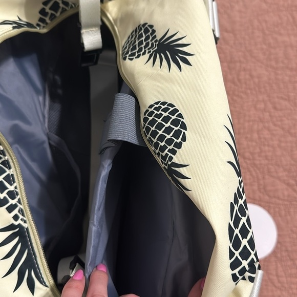 NWT light yellow pineapple duffle bag - Picture 5 of 6